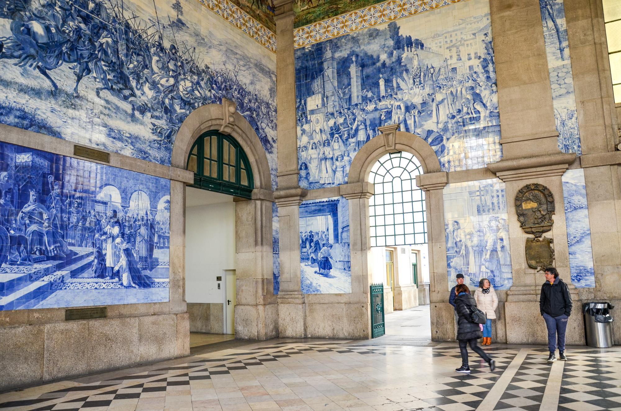 Azulejos dans la gare de São Bento, Porto