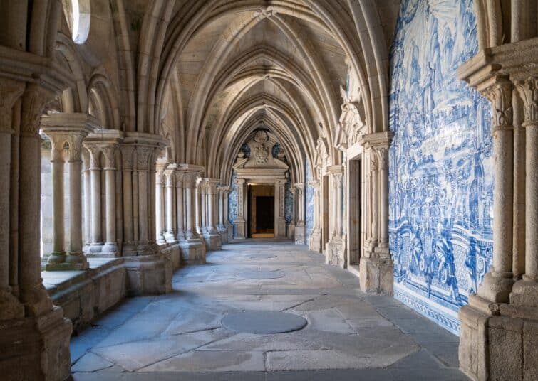 Azulejos du cloître de la cathédrale de Porto