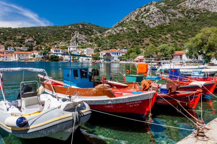 Bateaux de pêche à Trikeri, Grèce