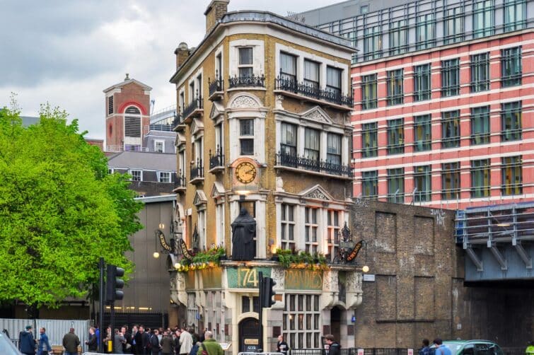 Célèbre pub Black Friar, Queen Victoria Street, Londres