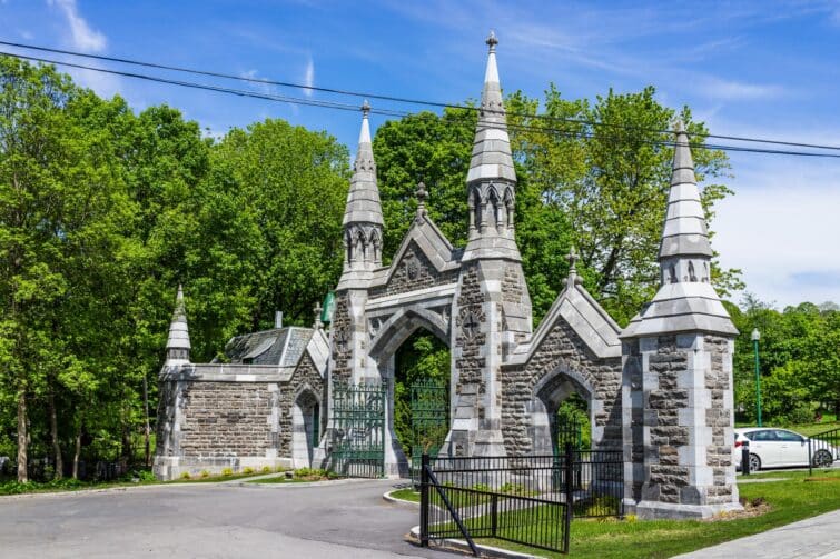 Entrée du cimetière du Mont-Royal, Montréal