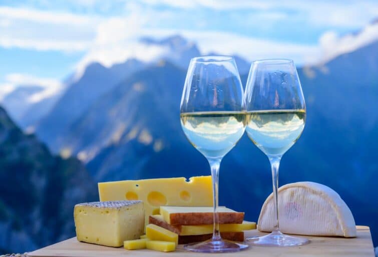 Fromage et vin savoureux de la Savoie, Auvergne-Rhône-Alpes, France