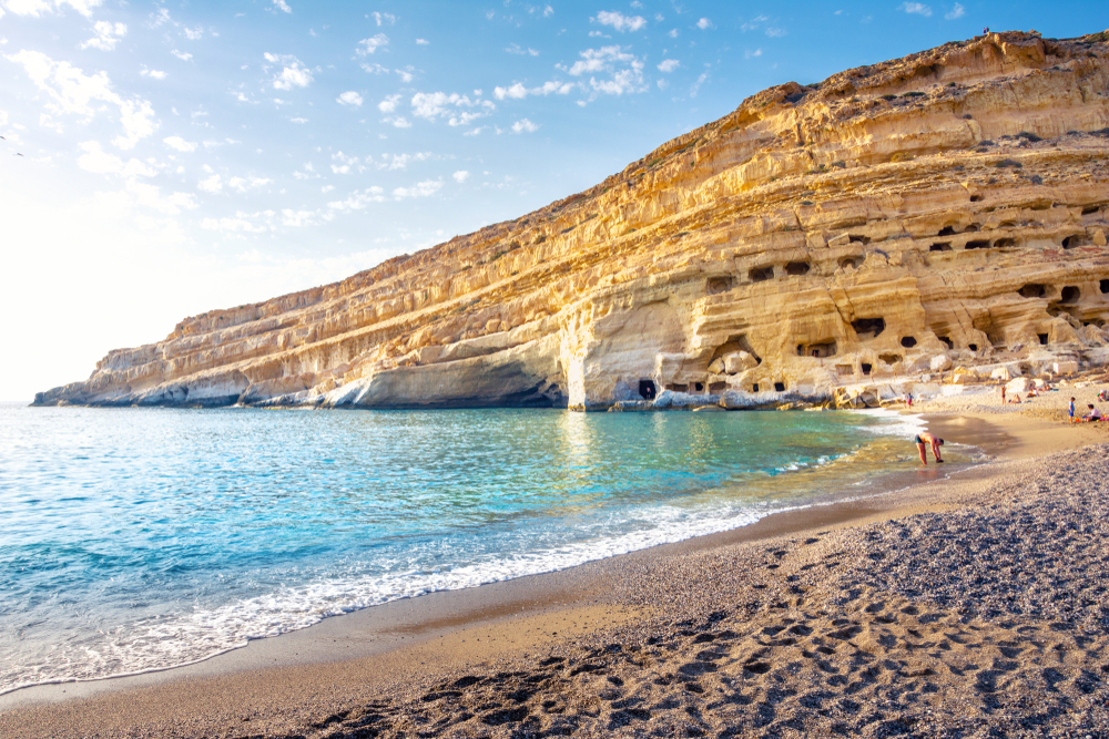La plage de Matala sur l'île de Crète, Grèce