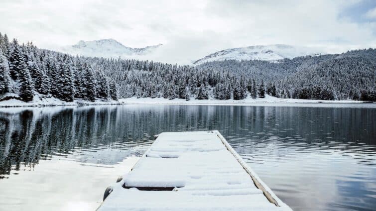 Lac de Payolle enneigé en hiver