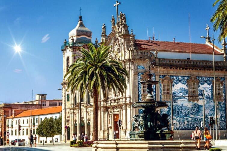 Les azulejos de l'église du Carmo, à Porto