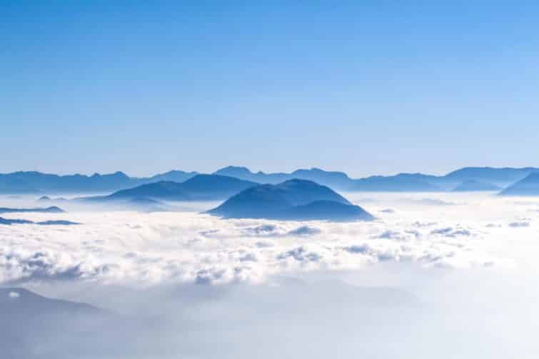 Montagne du Conest dépassant des nuages