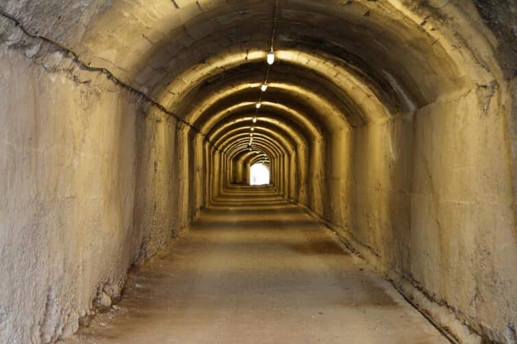 Tunnel d'entrée du Bunk'art 1, Tirana