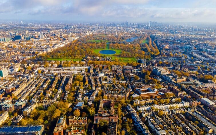 Vue aérienne de West Kensigton et Hyde Park à Londres en automne, Angleterre, Royaume-Uni