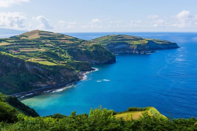 Vue sur les falaises depuis le Mirador de Santa Iria, São Miguel, Açores