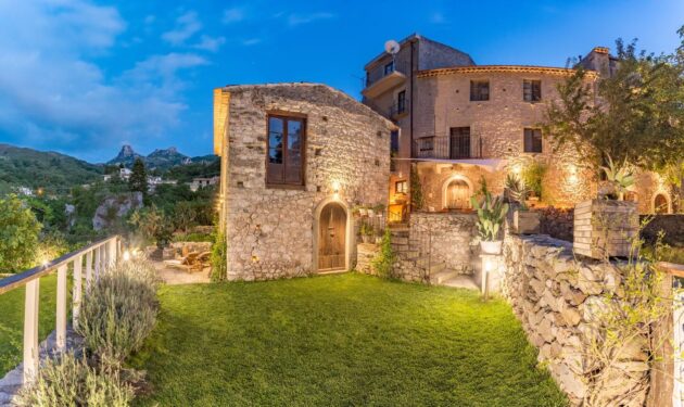 airbnb villages sicile