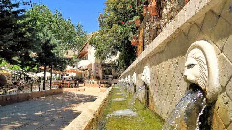 Fontaine vénitienne du village Spili en Crète