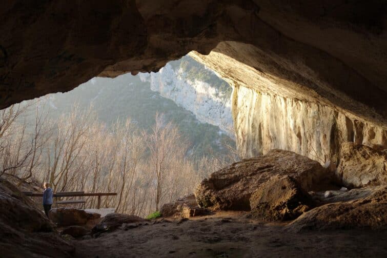 Grotte de Pëllumbas, Albanie