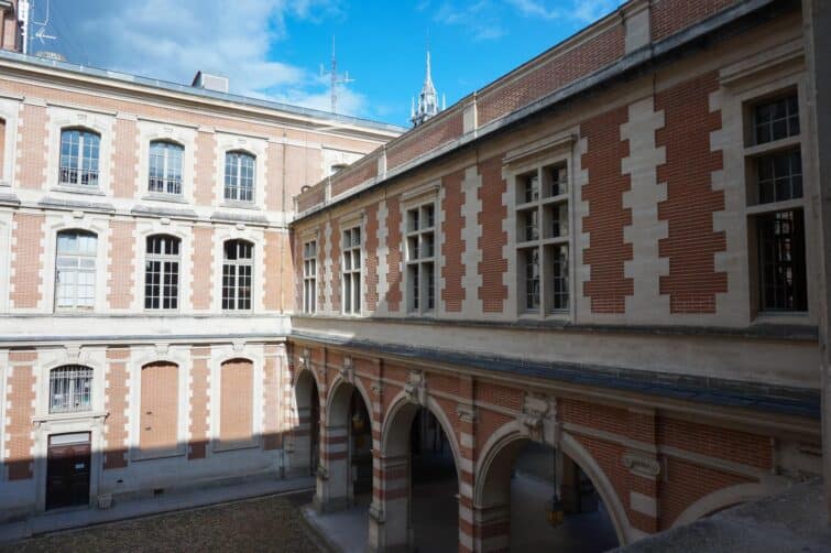 La cour Henri IV à Toulouse