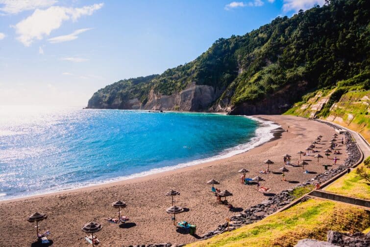 La plage de Ribeira quente sur l'île de São Miguel aux Açores
