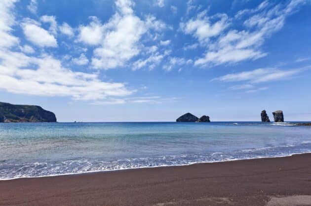 La plage et les rochers de Mosteiros, Sao Miguel, Açores