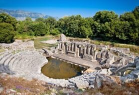 L'amphithéâtre romain à Butrint