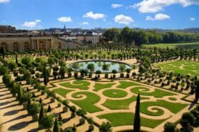 Les jardins du Château de Versailles près de l'hôtel Airelles, en France