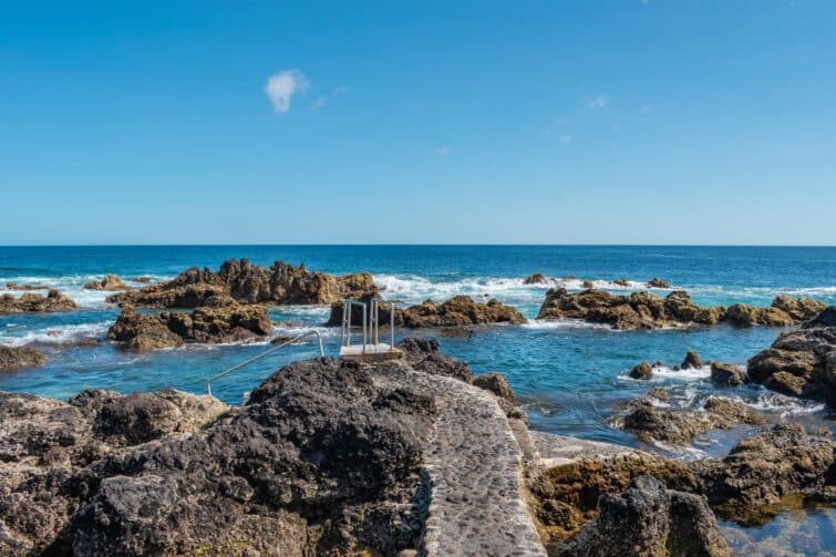 Les piscines naturelles de Biscoitos sur l'île de Terceira aux Açores
