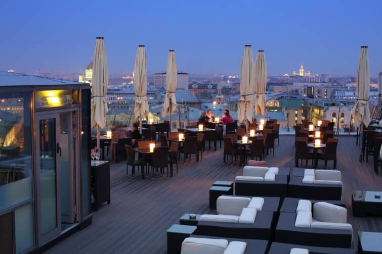 Restaurant O2 Lounge sur le toit de l'hôtel The Ritz-Carlton, Moscou, Russie