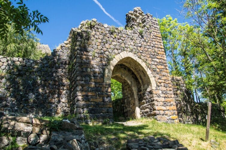Ruines de l'église de Saint-Julien-Chapteuil, Haute-Loire, France