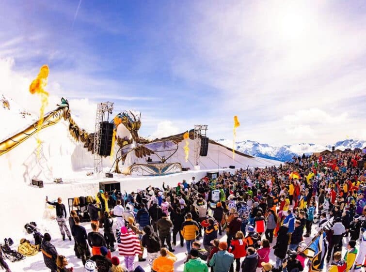 Une des scènes du festival Tomorrowland Winter à l'Alpe d'Huez en France