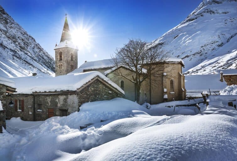 Village de Bonneval-sur-Arc en hiver, Savoie, Vanoise, France