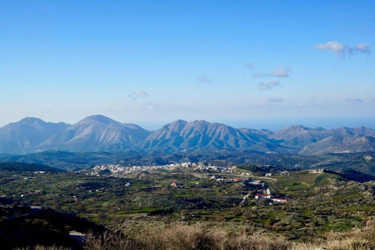 Village de montagne Anogia en Crète