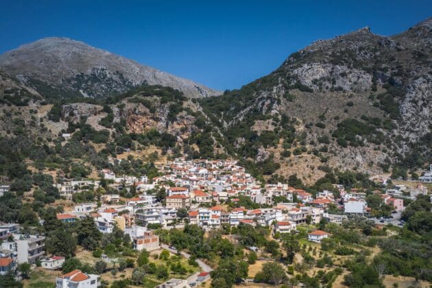Village de montagne Spili en Crète