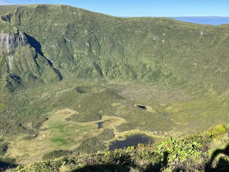 Vue de la caldeira de l'île de Faial aux Açores