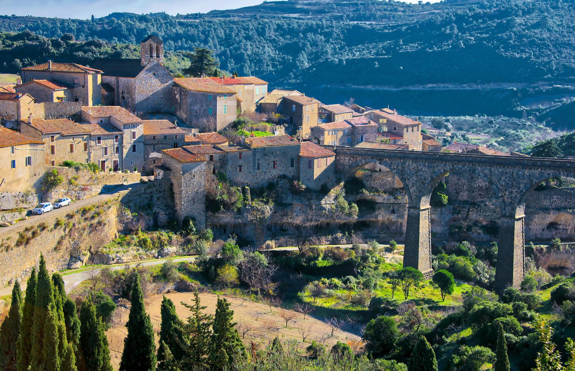 Vue sur le village médiéval de Minerve