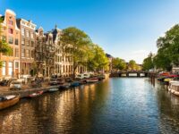 Les 8 bateaux à louer sur les canaux d’Amsterdam