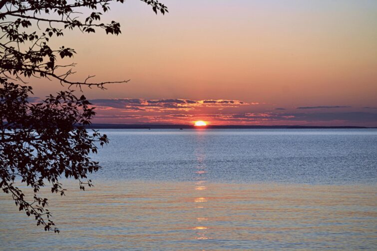 Coucher de soleil sur le lac Saint-Jean, Québec, Canada