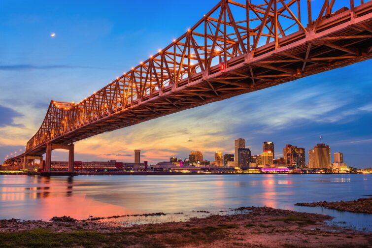 Crescent City Connection Bridge au-dessus du Mississippi, La Nouvelle-Orléans, Louisiane, États-Unis