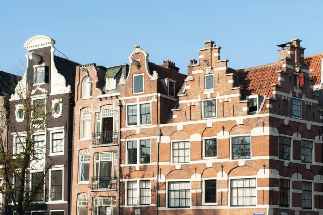 Façades maisons à pignons d'Amsterdam