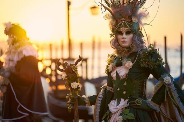 Femme en costume au Carnaval de Venise