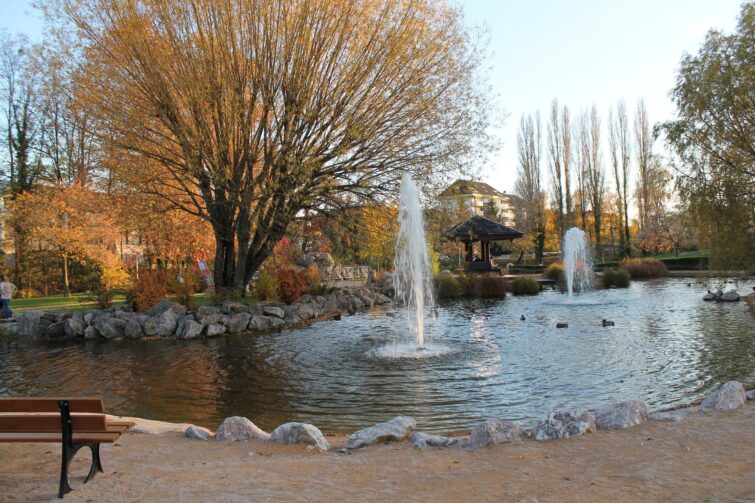 Parc avec fontaine, Annemasse, France