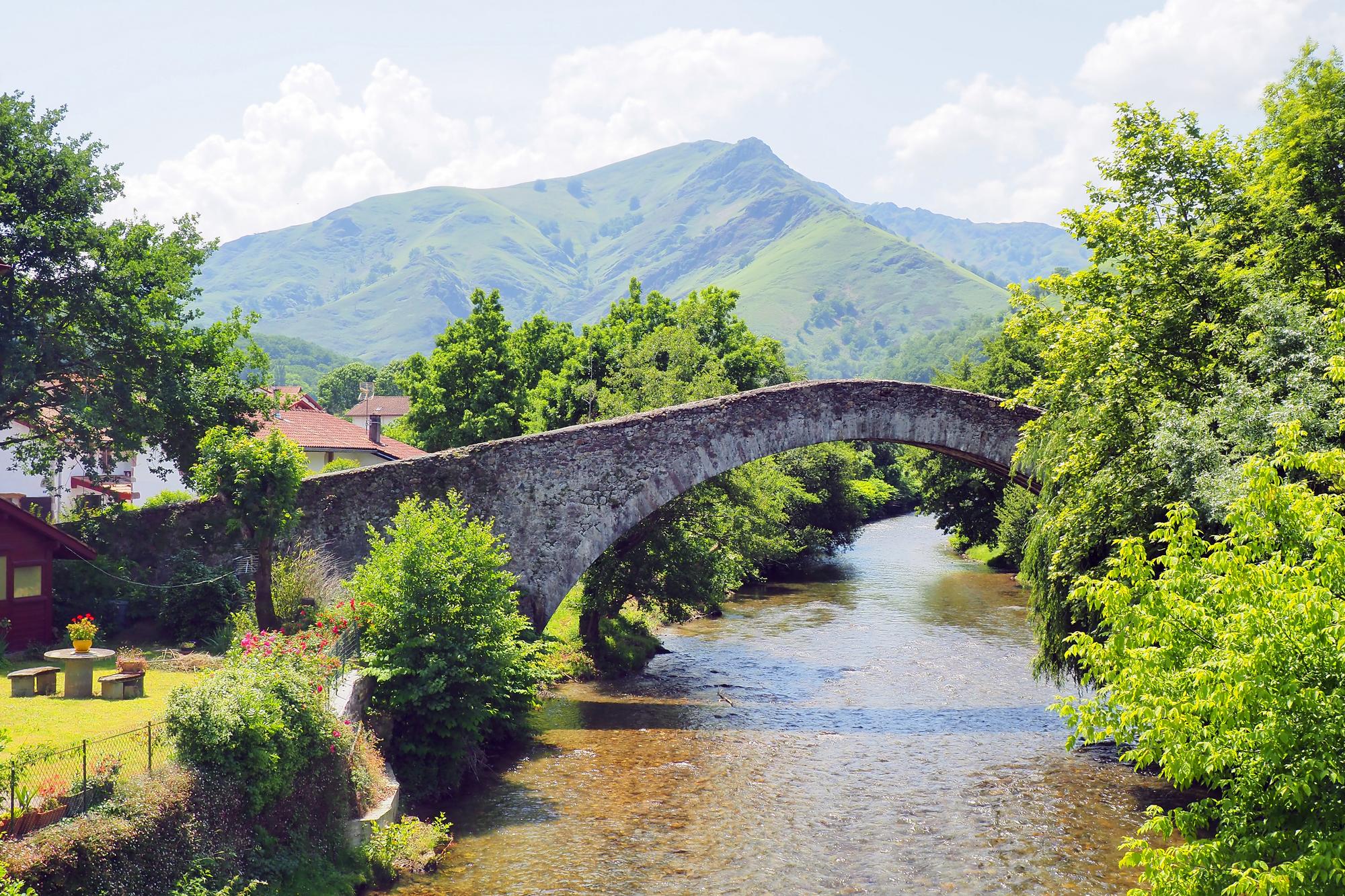 Pont romain de Saint-Étienne-de-Baïgorry sur le GR10