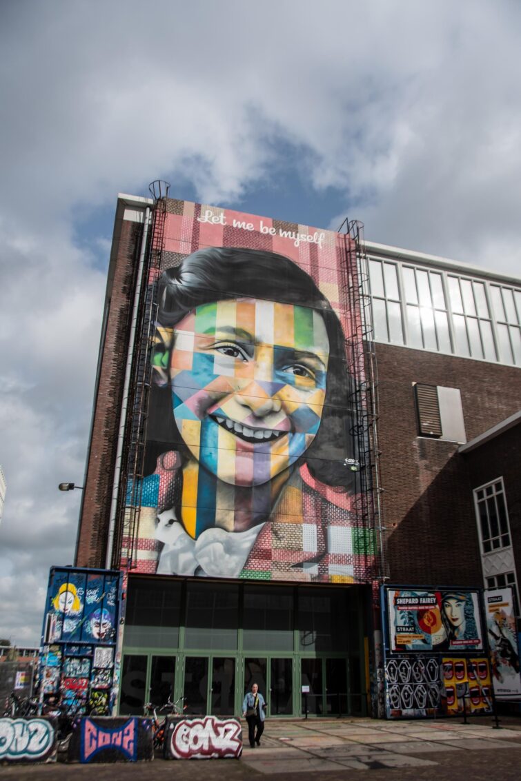 Street art dans le quartier NDSM-Werf à Amsterdam