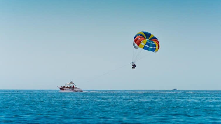 Un tour en parachute ascensionnel à Biarritz