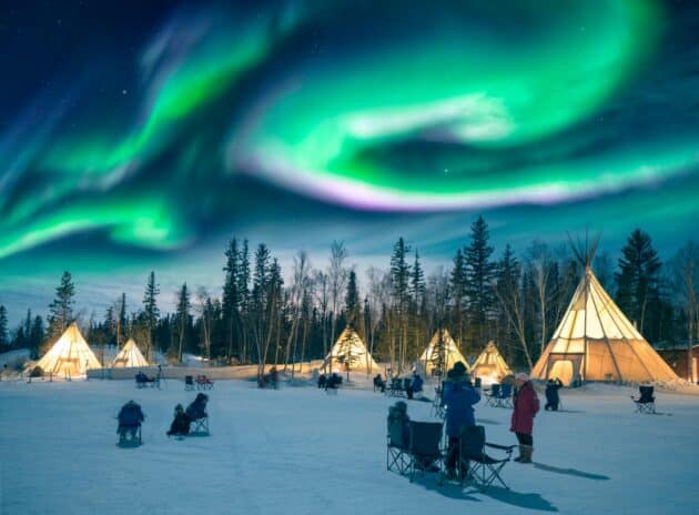 Village de tipis d'Aurora au Canada