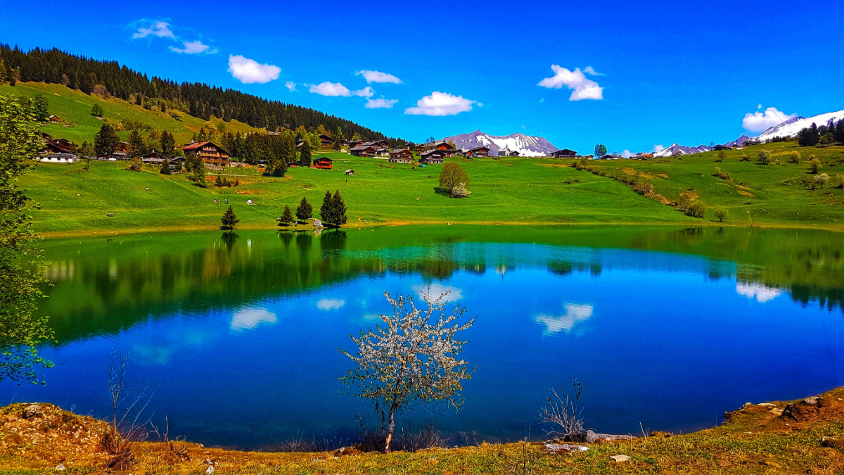 Le lac des Confins à La Clusaz