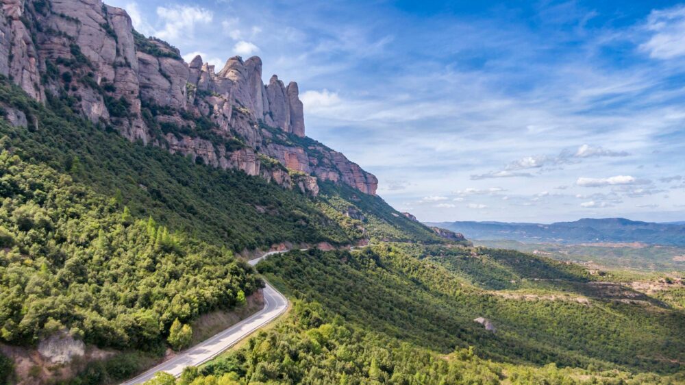 CPA 66 CERET ROUTE D'ESPAGNE ET DOME DE L'EGLISE