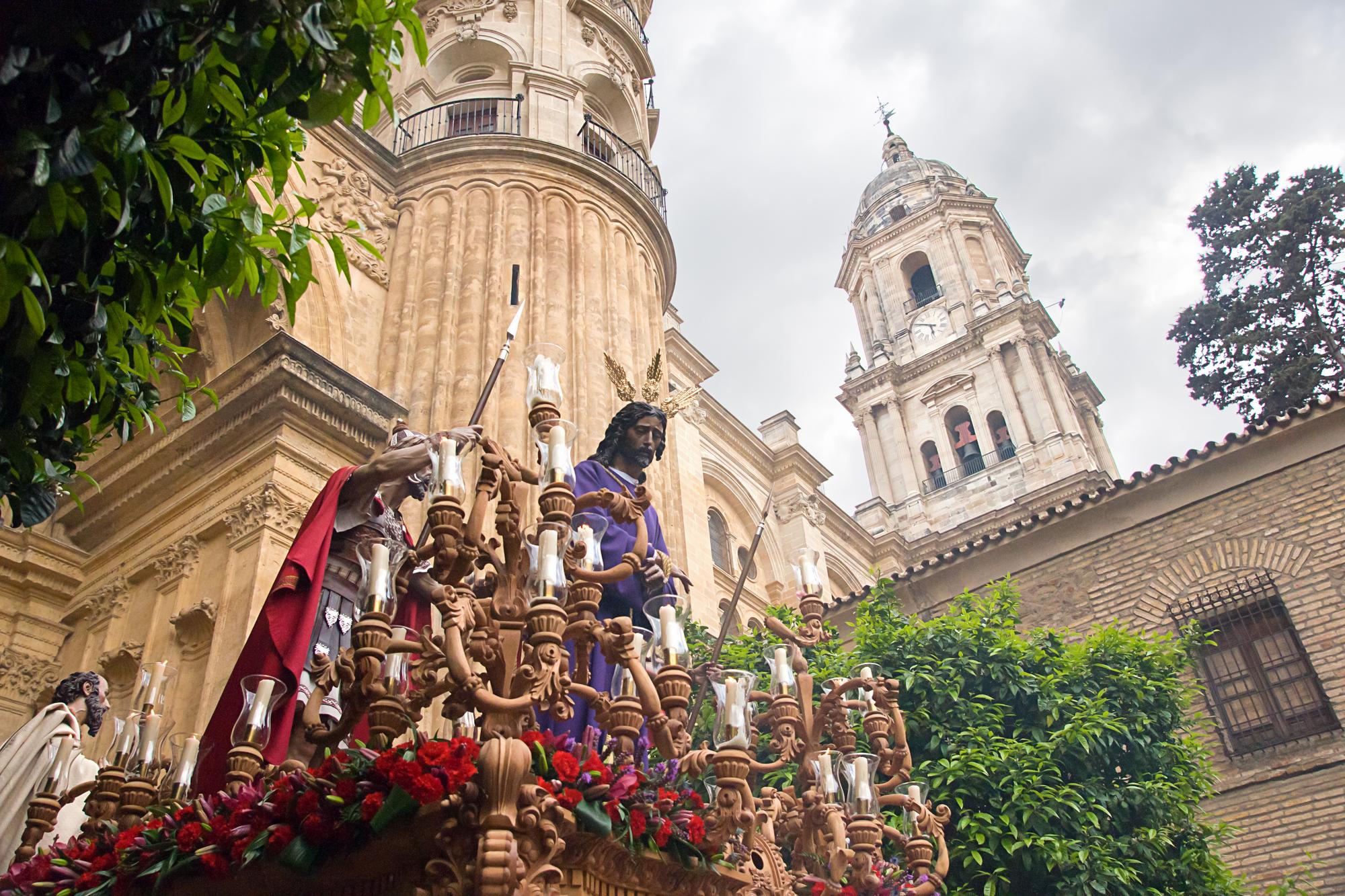 Procession de statues à Malaga