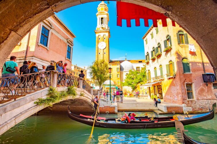 Rio dei Santi Apostoli, Venise