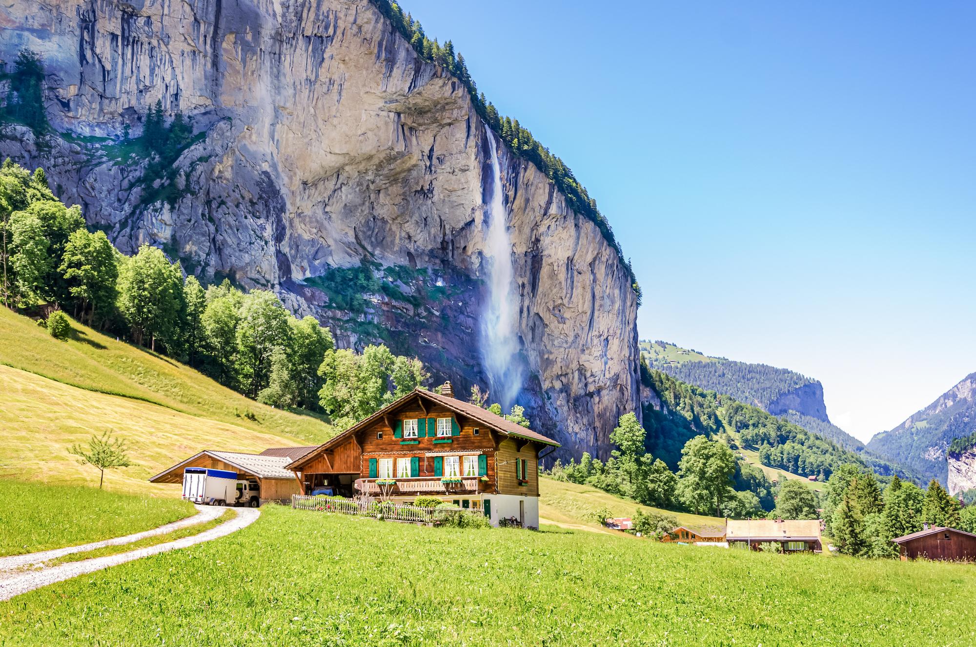 Village et chutes de Lauterbrunnen, Suisse