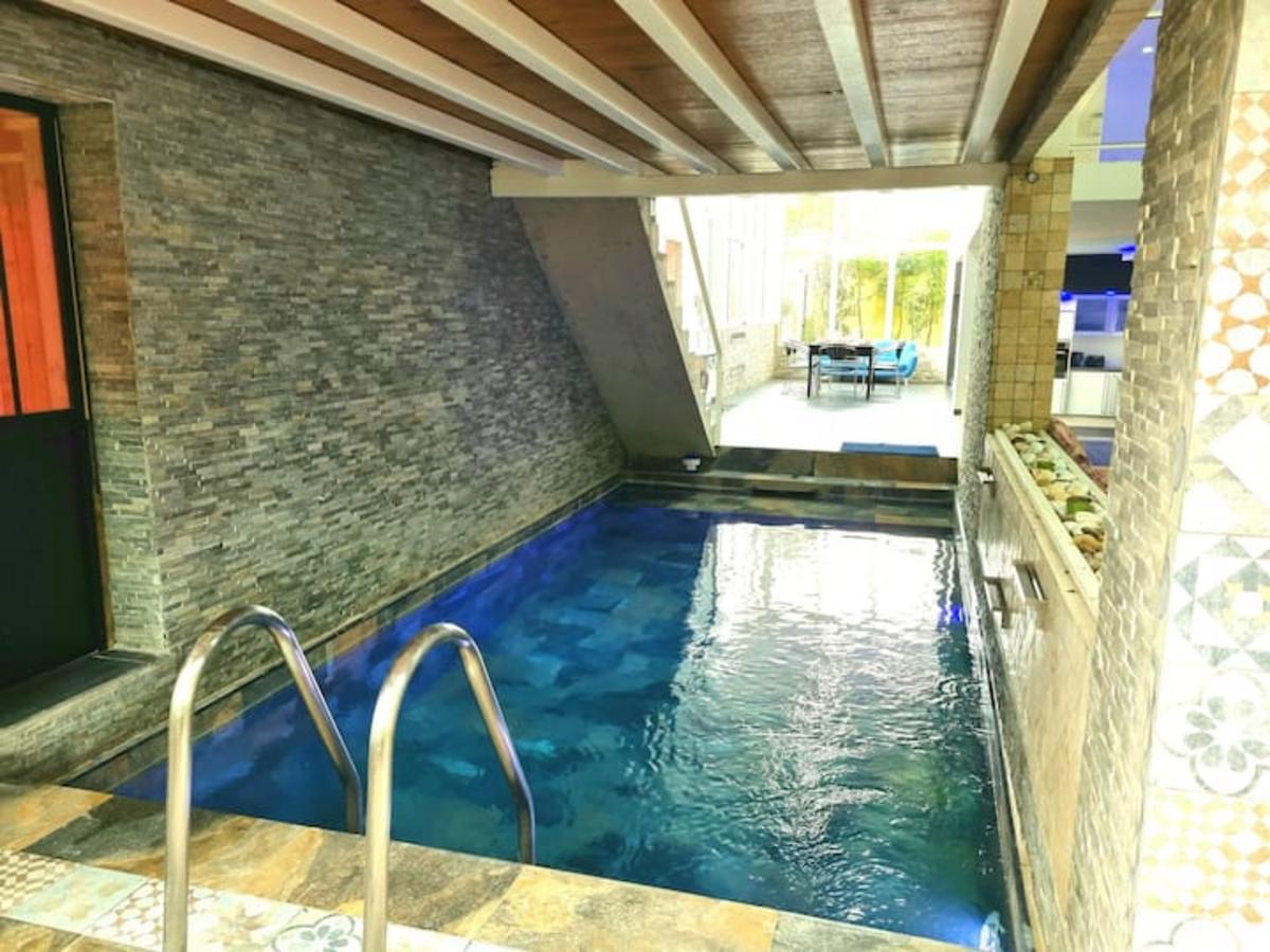 loft-piscine-interieure-jacuzzi-saunahammam-prives