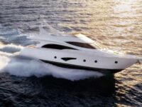 6 yachts pas chers à louer à Antibes