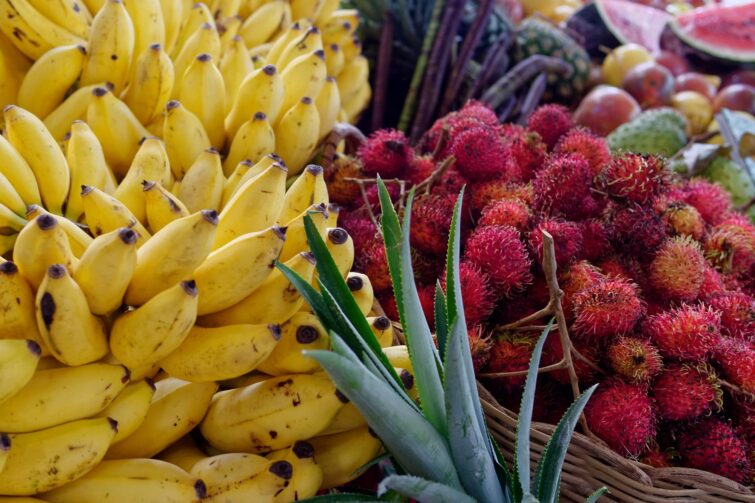 Des fruits au marché de Saint-Pierre en Martinique