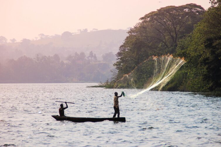 Des pêcheurs sur le lac Victoria en Tanzanie
