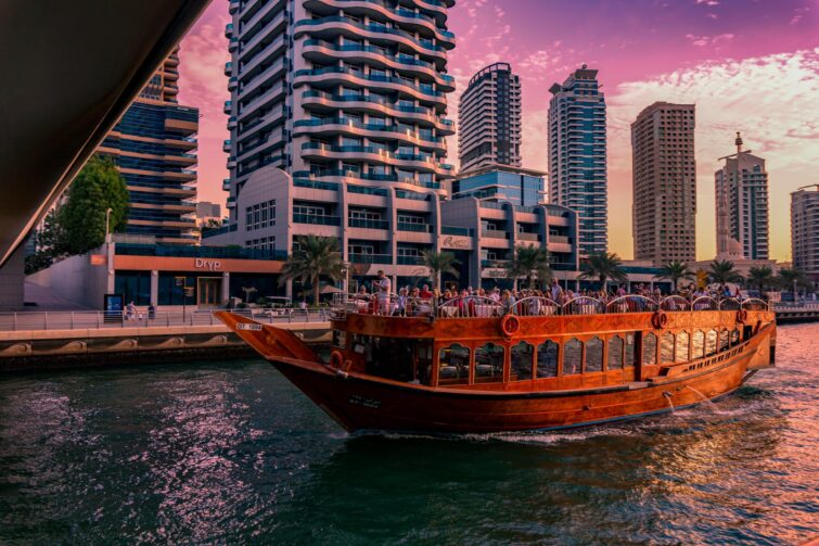 Dîner croisière à Dubaï en bateau traditionnel